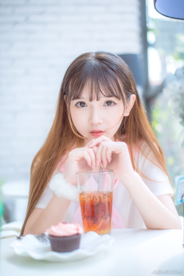 溃散的船只陈到这边已经完全失去了掌控，战线也从一开始的胶着到现在开始向四面八方扩散开去。